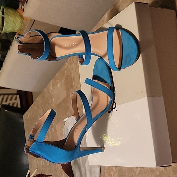 Shoes - Picture 2 of 6